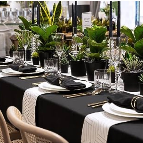 NWT 90x156” Rectangle Tablecloth. Black - Picture 4 of 6
